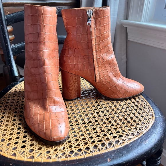 Coach Women's Tan Croc-Embossed Brielle Ankle Boots 6.5 - Picture 3 of 9